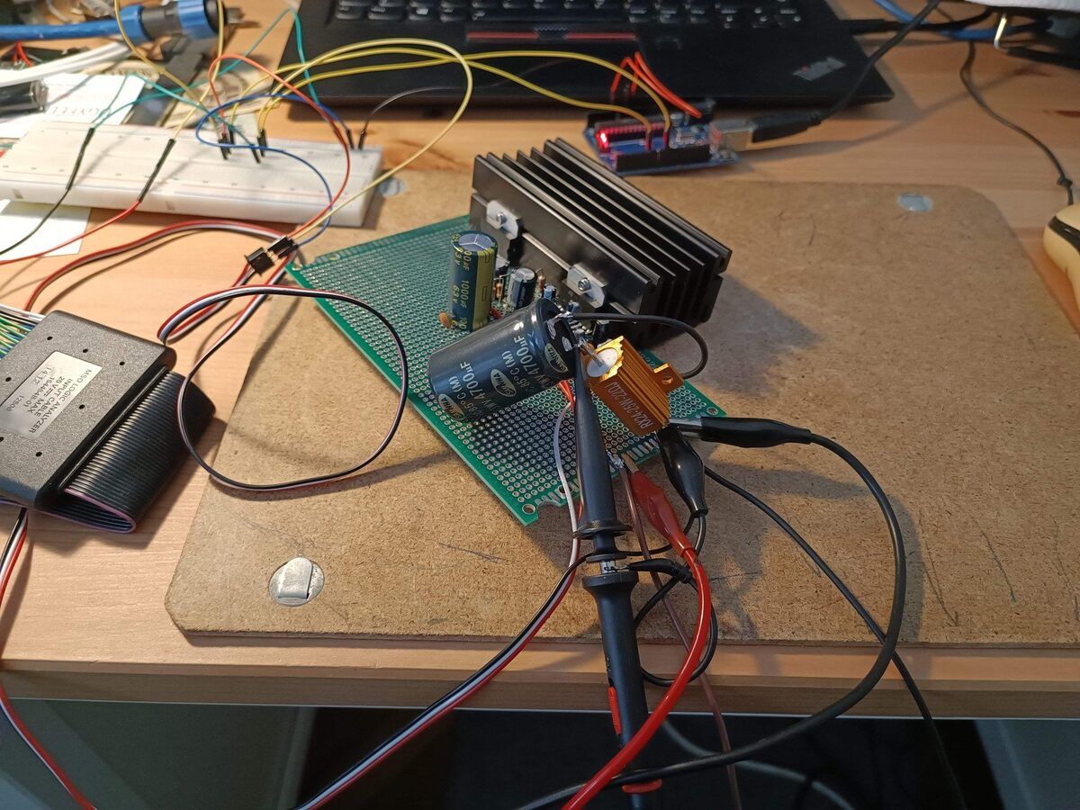 Channel A on the bench: TDA7294 bolted bare to its heatsink, output cap, gold dummy-load resistor, scope probe on the output