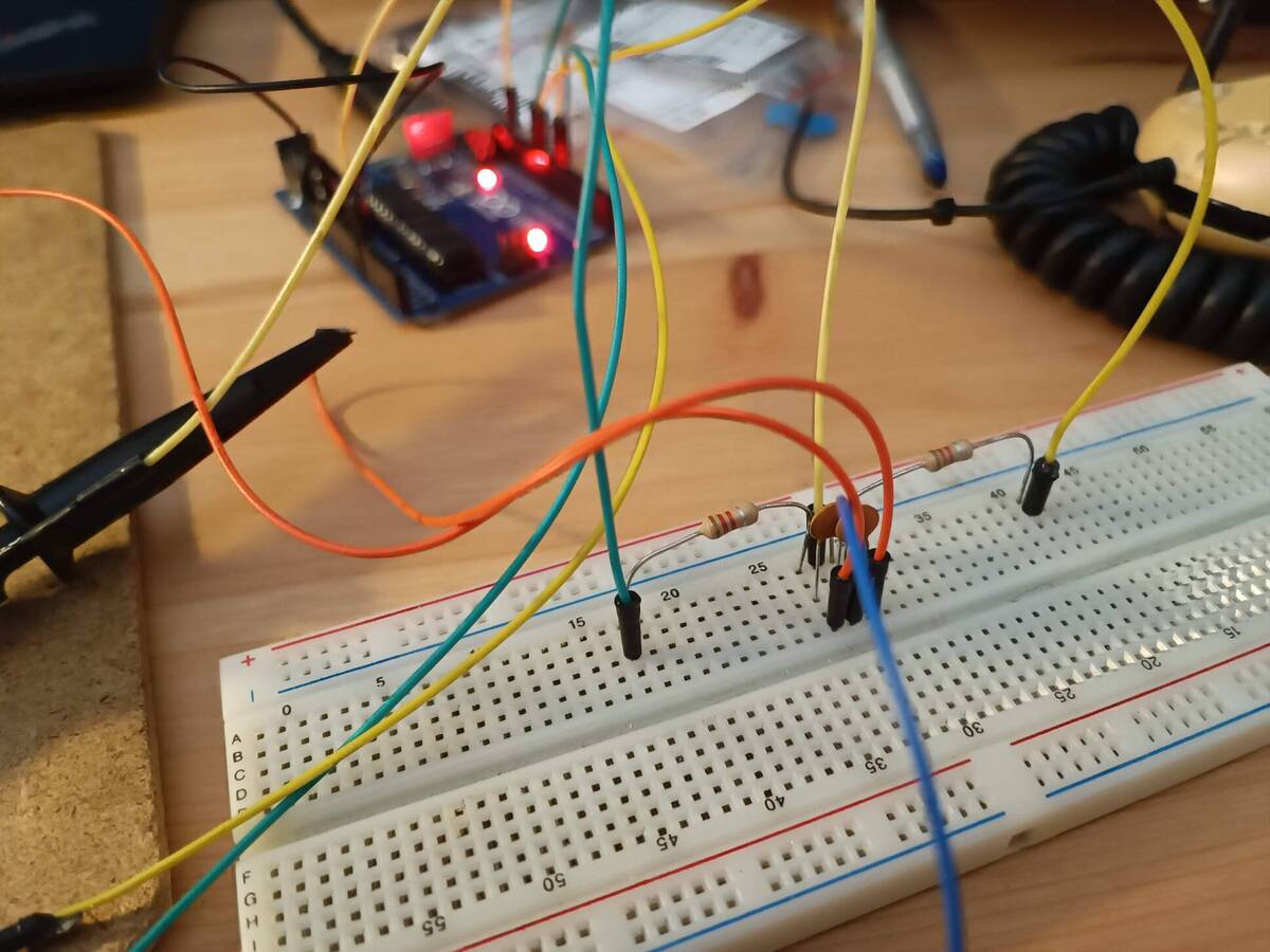 The two 1.2 kΩ + 100 nF RC filters on the breadboard